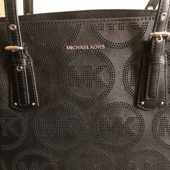 Michael Kors “Voyager” Tote Bag - Picture 2 of 6